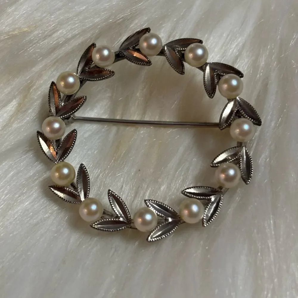 Vintage Milgrain Wreath Leaf Japanese Saltwater Pearl Brooch